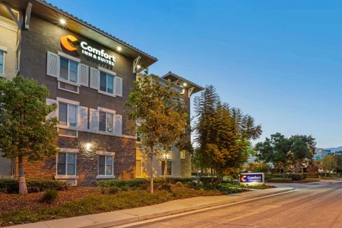 Guasti Hotel | Convenient Stay at Comfort Inn & Suites Near Ontario Airport