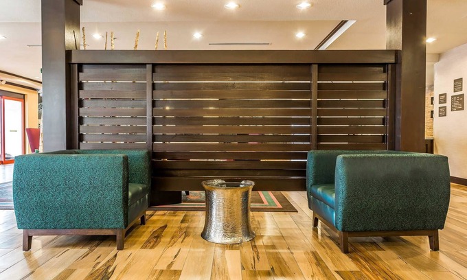Newcastle Hotel | Discover Comfort Inn & Suites Newcastle: Pool, Spa & More