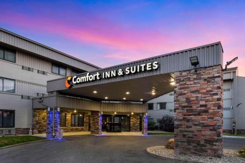 Indianapolis Hotel | Discover Comfort Inn & Suites North with Oceanfront Views