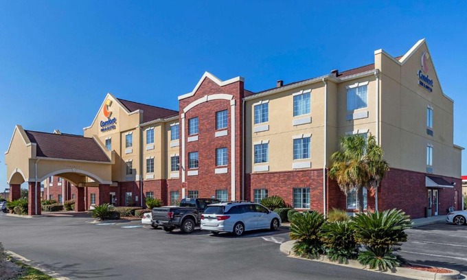 Orangeburg Hotel | Discover Comfort Inn & Suites: Family-Friendly Retreat