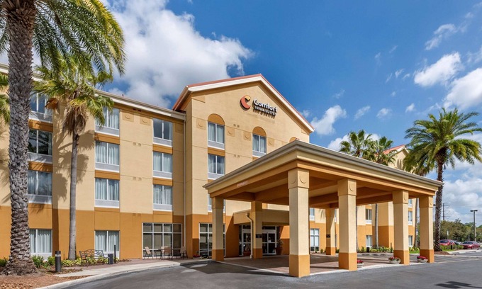 Sanford Hotel | Inviting Comfort Inn & Suites Orlando North with Pool Access