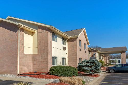 Paw Paw Hotel | Relax at Comfort Inn & Suites with Oceanfront Views