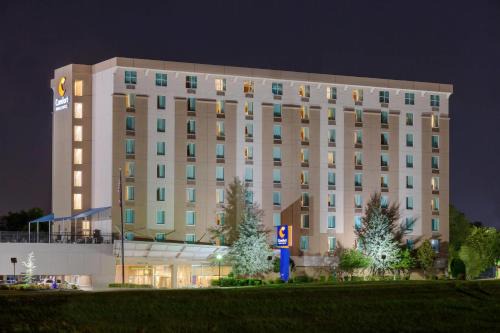 Downtown Little Rock Hotel | Relax at Comfort Inn & Suites Presidential with Oceanfront Views