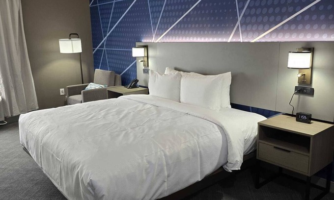 Prince George Hotel | Discover Comfort at Inn & Suites Fort Gregg-Adams
