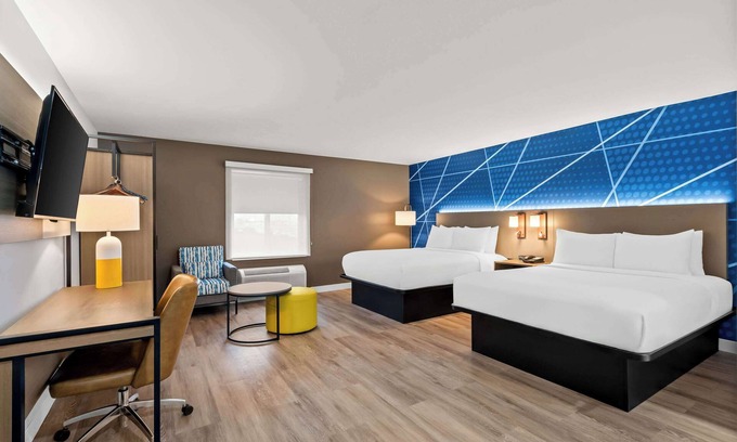 South Salt Lake Hotel | Comfort Inn & Suites: Downtown Bliss with Family Amenities