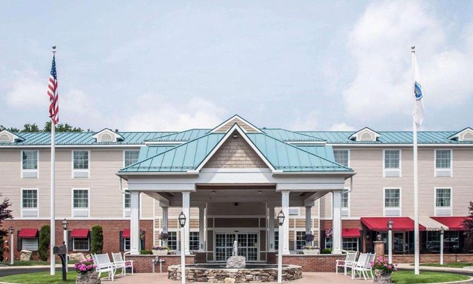 Sturbridge Hotel | Discover Comfort Inn & Suites Sturbridge-Brimfield Today!