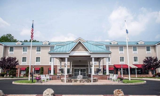 Sturbridge Hotel | Comfort Inn & Suites Sturbridge - Brimfield: Rated 9/10!