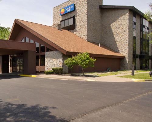 Syracuse Hotel | Convenient Comfort Inn & Suites Syracuse with Family Amenities