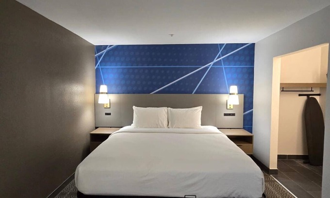 Eden Hotel | Convenient Stay at Savannah Airport Inn & Suites with Pool