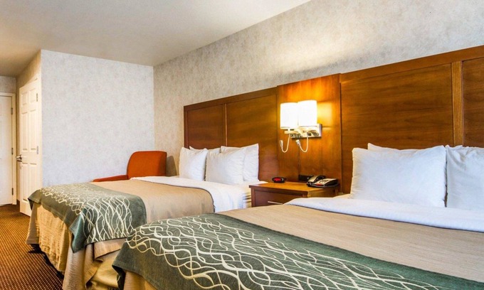 Las Lomas Hotel | Comfort Inn Watsonville: Family-Friendly with Spa & Dining