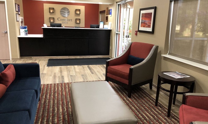 Wichita Falls Hotel | Convenient Comfort Inn Wichita Falls with Pool & Breakfast