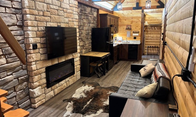 Sabetha Apartment | Cozy Loft Cabin with Kitchen for Family Getaways