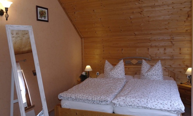 Dankerode House | Elegant Holiday Home in Dankerode with Garden & Breakfast