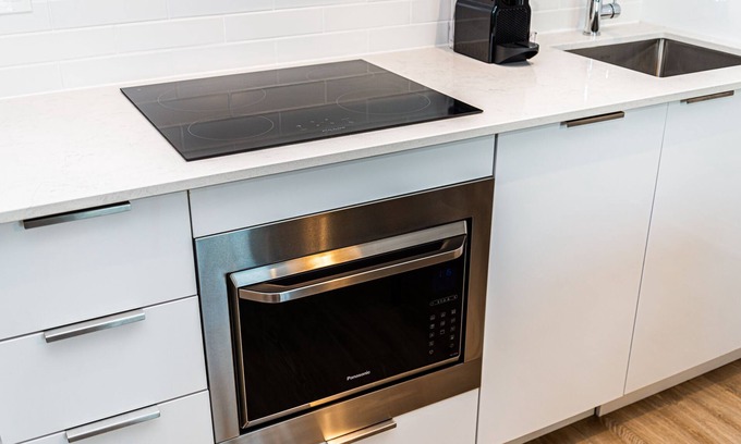 Griffintown Apartment | Comfort Plus - Enjoy City Views with Premium Amenities