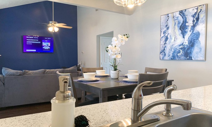 Tougaloo House | Cozy Retreat Near Fondren & Downtown with Breakfast Included