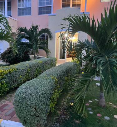 Boscobel Apartment | Comfort Rest: Family-Friendly Retreat with 9.5/10 Rating