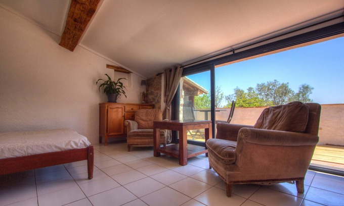 Fitou House | Cozy Cottage Retreat with Pool and Spa in the Countryside