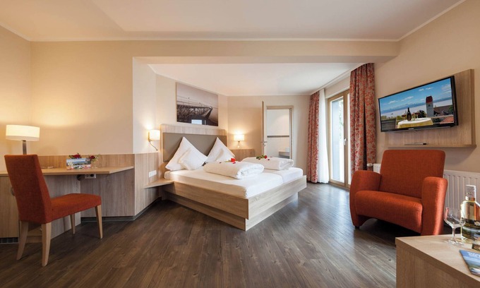 Hagnau Apartment | Comfort Room with Wi-Fi