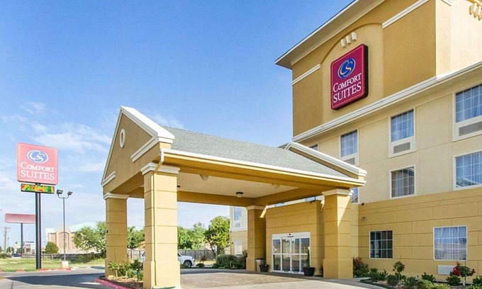 Abilene Hotel | Family-Friendly Comfort Suites with Pool Access