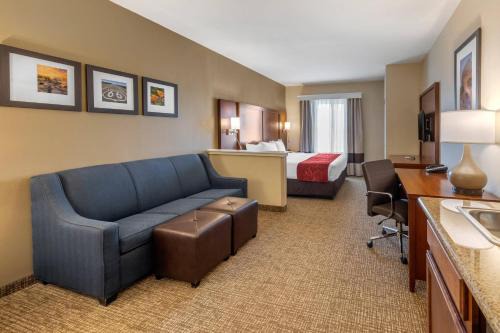 Barstow Hotel | Comfort Suites Barstow: Pet-Friendly Oasis by I-15