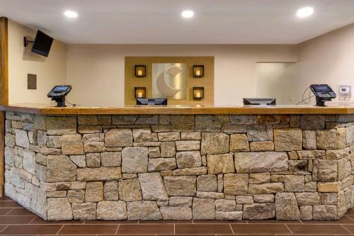 Boone Hotel | Relaxing Comfort Suites Boone - Perfect for Families & Guests