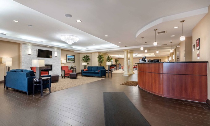 Mount Saint Joseph Hotel | Convenient Comfort Suites Cincinnati Airport with Pool & Spa