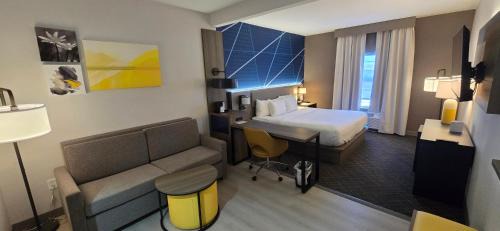 Conway Hotel | Comfort Suites: Oceanfront Paradise with Wheelchair Access