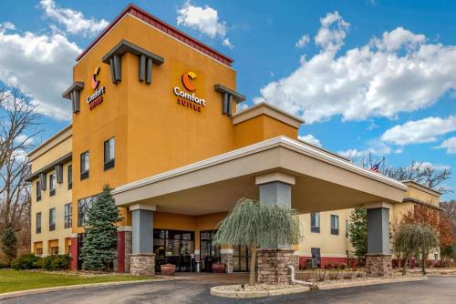 Elkhart Hotel | Relaxing Retreat at Comfort Suites South with Ocean Views