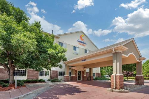 Fort Collins Hotel | Convenient Suites Near University with Pool & Spa
