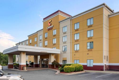 Fredericksburg Hotel | Relax at Comfort Suites Fredericksburg North with Pool Access