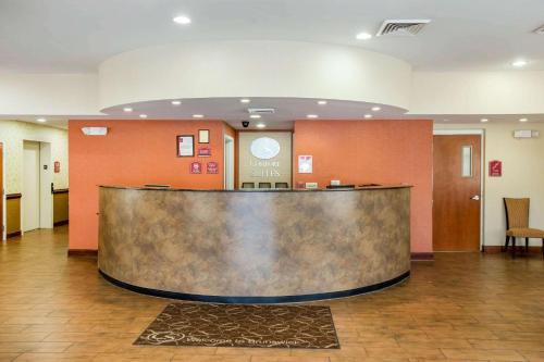 Brunswick Hotel | Welcoming Comfort Suites Golden Isles Gateway for Families