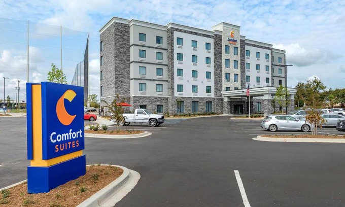 Greenville - Spartanburg Hotel | Pet-Friendly Comfort Suites Greenville Airport with Pool Access