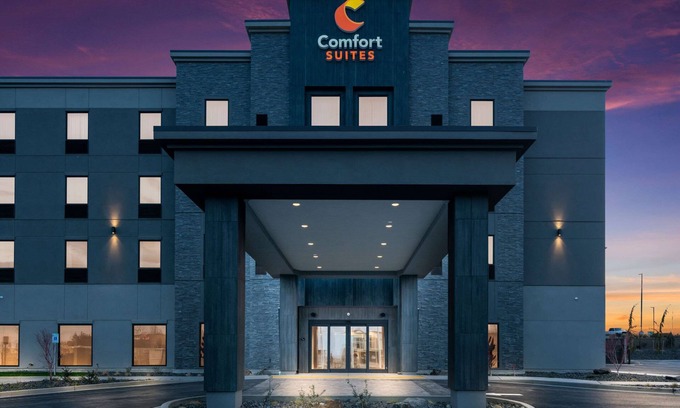 Tri-Cities Hotel | Relaxing Comfort Suites Kennewick with Pool and Breakfast