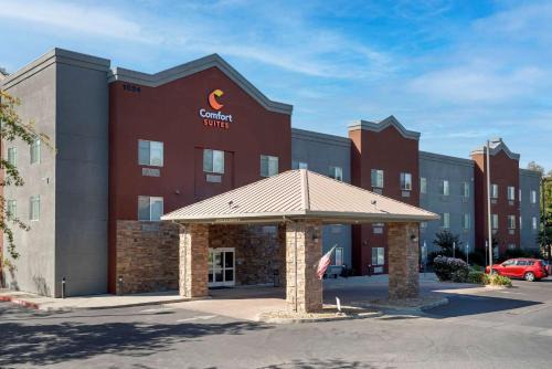 Linda Hotel | Pet-Friendly Comfort Suites with Pool & Ocean Views