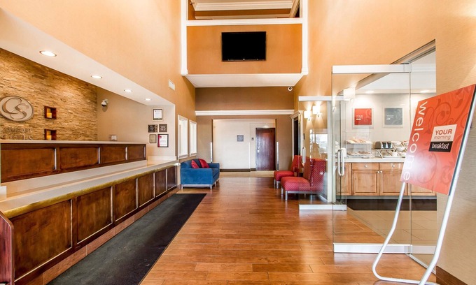 Mattoon Hotel | Eco-Friendly Comfort Suites Mattoon with Pool & Breakfast