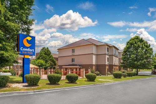 Gunter Afs Hotel | Relax at Comfort Suites Montgomery East with Pool & Ocean View