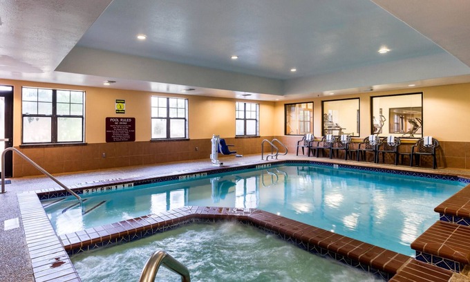 Webster Hotel | Inviting Comfort Suites near NASA - Family-Friendly Amenities