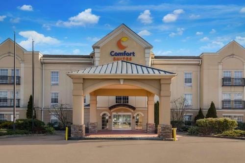 Monmouth Junction Hotel | Convenient Suites Near University, Perfect for Families