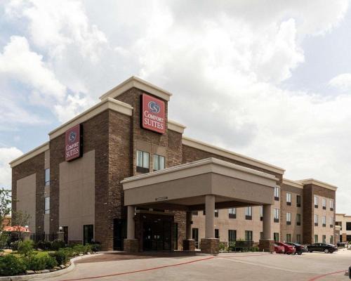 Chinatown Hotel | Comfort Suites: Family-Friendly Stay Near Westchase