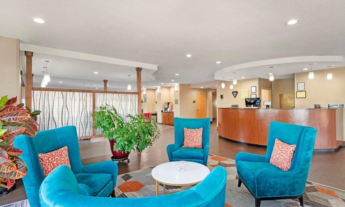 Oxford Hotel | Discover Comfort Suites Oxford: Family-Friendly Retreat