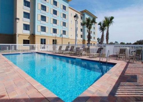 Port Malabar Hotel | Inviting Comfort Suites Palm Bay - Family-Friendly Getaway