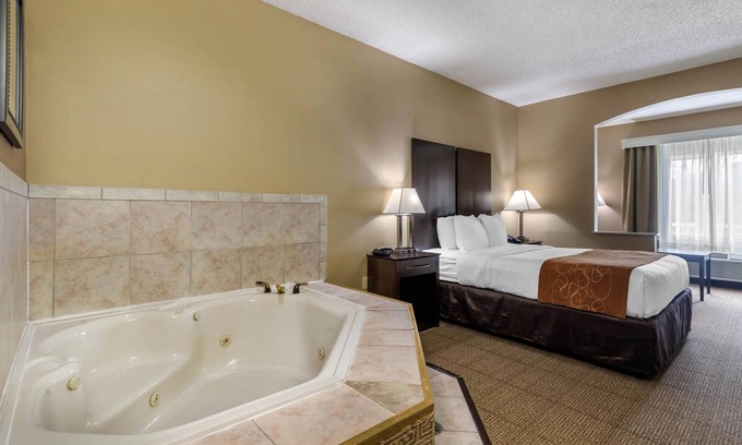The Colony Hotel | Discover Comfort Suites The Colony - Family-Friendly Stay