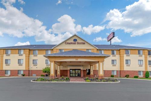 Findlay Hotel | Cozy Comfort Suites with Ocean View and Premier Amenities