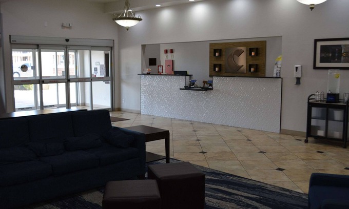 Yukon Hotel | Comfort Suites Yukon: Top-Rated Stay with Pool & Dining