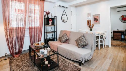 Ioannina Apartment | Top-Rated Comfort Zone in Ioannina: Family-Friendly Oasis