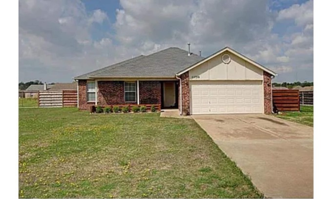 Rogers County House | Spacious Home with Kitchen: Perfect for Family Getaways