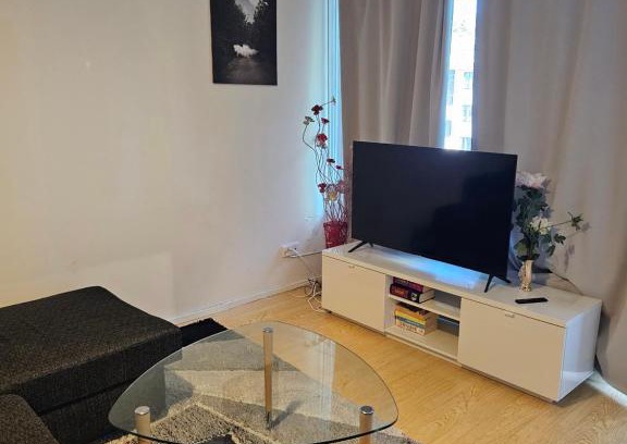 Itainen District Apartment | Cozy 1 Bedroom Apartment in Helsinki with Dining Options