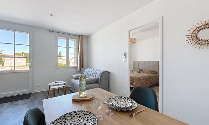 Anglade Apartment | Comfortable 1bedroom apartment 10 minutes from Blaye! Ideal for workers and travellers