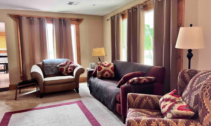 Kanab House | Pet-Friendly 2 BD Home with Large Yard - Rated 9.8/10