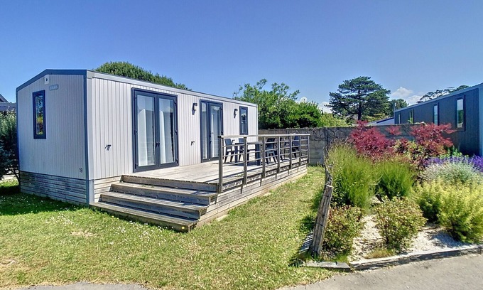 Jullouville-les-Pins House | Cozy Mobil-home Jullouville: Oceanfront Bliss for 4